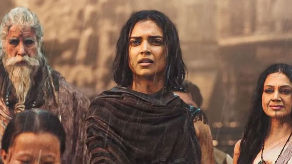 కల్కి మూవీలో దీపిక పదుకోన్ పాత్రకు తెలుగులో డబ్బింగ్.. చెప్పిన ఆ హాట్ హీరోయిన్ ఎవరో తెలుసా?