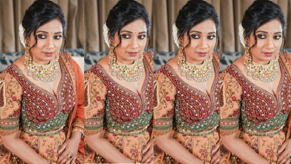 పాన్ ఇండియా టాప్ సింగర్ హాట్ షో.. మత్తెక్కించేలా అందాల ఆరబోత