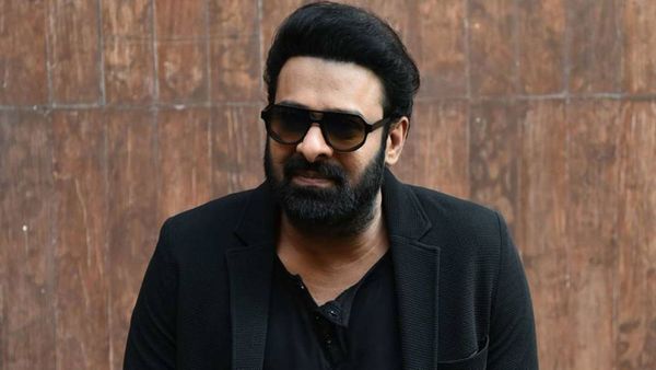 భారీ నష్టాల్లో ఉన్న నిర్మాత కోసం ప్రభాస్.. ఇంతకు డార్లింగ్ చేస్తున్న ఆ సినిమా ఏంటో తెలుసా?