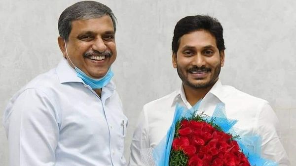 జగన్‌‌‌కు ఏం తెలియదు .. సజ్జల, సుబ్బారెడ్డి‌లతో మొరపెట్టుకున్నా.. వైసీపీ పరిస్ధితి ఇదే : బోల్డ్ హీరోయిన్ హాట్