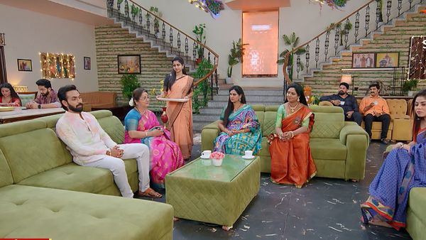 Brahmamudi september 5 th episode: రాహుల్ కి రుద్రాణికి క్షమాపణ చెప్పిన రాజ్.. అర్ధరాత్రి కనిపించకుండా పోయిన అ