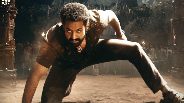 Devara : వేలు పెట్టకుంటే రిజల్ట్ ఇలా ఉంటది .. దేవర సక్సెస్‌మీట్‌లో స్టార్ రైటర్ షాకింగ్ కామెంట్స్