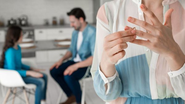 16 రోజుల కాపురం.. అందుకే విడాకులు.. నోయెల్‌తో డైవోర్స్‌పై ఎస్తేరా సంచలన వ్యాఖ్యలు