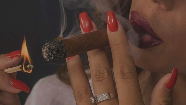 ‘అమ్మాయిలు సిగరెట్ తాగితే తప్పేంటీ?’ బిగ్ బాస్ లేడీ కంటెస్టెంట్ షాకింగ్ కామెంట్స్