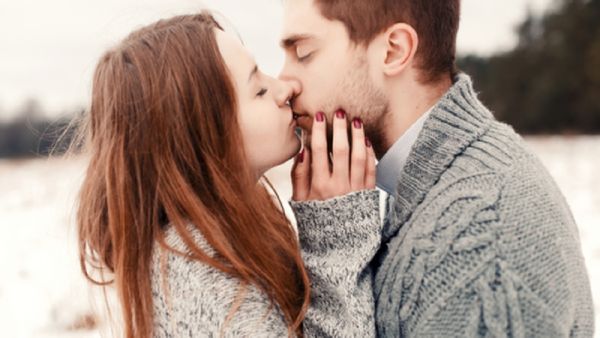 లిప్ లాక్ కోసం 47 టేకులు .. 3 రోజులు షూటింగ్ , ఆ హీరోయిన్ తల్లి ముందే రెచ్చిపోయిన హీరో