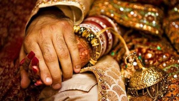 49 ఏళ్ల వయసులో పెళ్లి సిద్దమైన స్టార్ హీరోయిన్.. అది కూడా టాప్ హీరోతో !