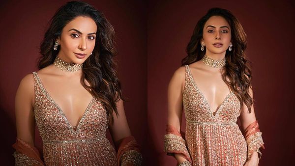 ఒంటిపై బట్టలు లేనట్లే, లోపలి అందాలు చూపిస్తూ .. బ్లాక్ డ్రెస్‌లో రకుల్ ఫ్రీ షో!