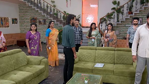 Brahmamudi December 10th Episode : అర్థరాత్రి రాజ్‌ బెడ్ మీదకి కావ్య .. రుద్రాణి తిరుగులేని అస్త్రం