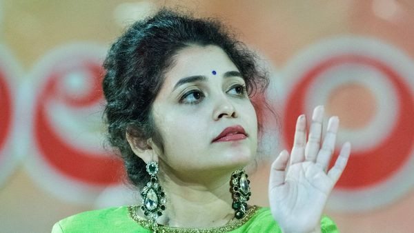 అతని ఫ్యాన్స్ టార్గెట్‌‌ చేశారు .. భయమేస్తోంది, బిగ్‌బాస్ విన్నర్‌పై లేడీ కంటెస్టెంట్ సంచలనం