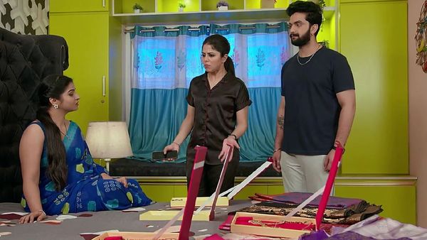 Brahmamudi January 14th Episode : స్వప్న శ్రీమంతానికి కక్కుర్తిపడ్డ కనకం.. కావ్య నగలపై రుద్రాణి పంచాయతీ