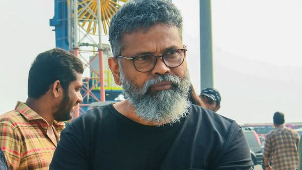 సుకుమార్ నివాసంలో ఐటీ సోదాలు.. ఎయిర్‌పోర్టులోనే ఐటీ అధికారుల అదుపులో పుష్ప 2 డైరెక్టర్!