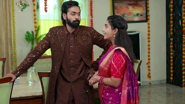 Brahmamudi February 8th Episode : బెడ్‌రూంలో రాజ్‌ని రెచ్చగొడుతోన్న కావ్య .. రగిలిపోతోన్న రుద్రాణి