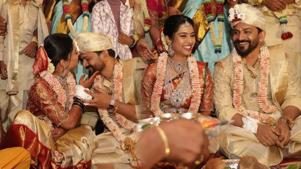 భార్య కాళ్లు పట్టుకొన్న పుష్ప విలన్!