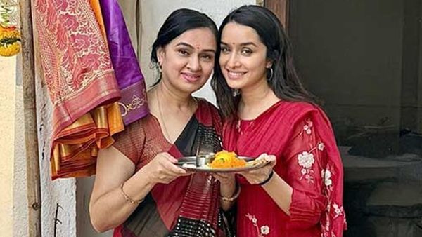 కూతురిని మించిన అందం... శ్రద్ధా కపూర్ తల్లిని చూశారా? వైరల్ పిక్!