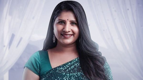 సింగర్ మంగ్లీ పార్టీపై పోలీసుల దాడి.. పలువురికి డ్రగ్స్ పరీక్షలు.. నిర్మాత అరెస్ట్