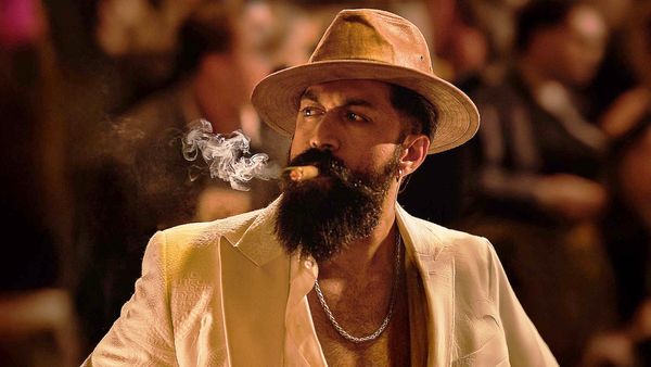 Toxic: టాక్సిక్ మూవీపై షాకింగ్ రూమర్లు.. అసలు వాస్తవం ఏమిటంటే?