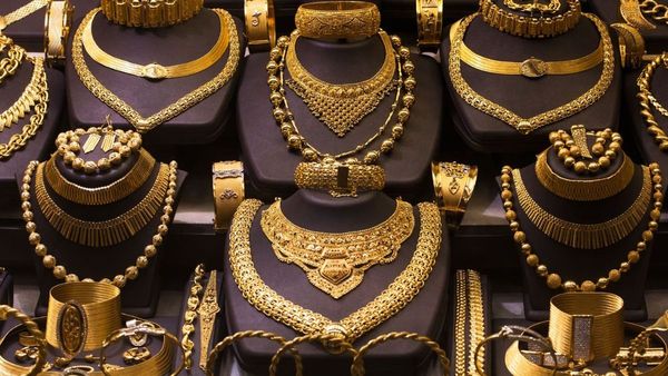 Gold rate today February 15 2026 prices of 24K 22K 18K in Hyderabad Bengaluru Delhi Mumbai