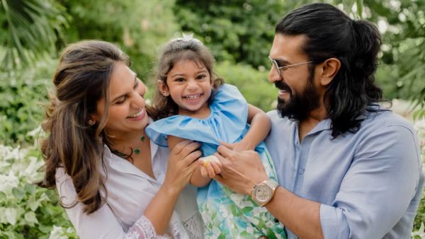 క్లీంకార ఫేస్ రివీల్ చేసిన రామ్ చరణ్- ఉపాసన... చిరంజీవి మనవరాలు ఎవరి పోలికంటే?