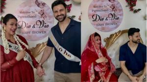 धूमधाम से हुई ईशी मां की गोद भराई,10 साल के इंतजार के बाद बेबी शावर में ऐसा सरप्राइज देख इमोशनल हुईं दिव्यांका