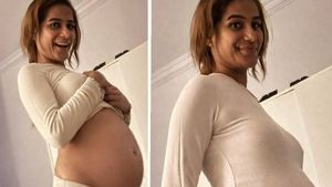 Poonam Pandey Pregnancy: बिना शादी प्रेग्नेंट हुईं पूनम पांडे, बेबी बंप की तस्वीरों से मचा बवाल