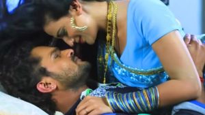 Bhojpuri Video: खेसारी-अक्षरा के इंटीमेट वीडियो ने हिलाया इंटरनेट