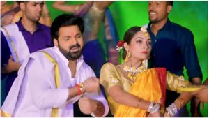 Bhojpuri Song: साउथ लुक में पवन सिंह ने हीरोइन संग किया जबरदस्त रोमांस, गाने पर टूट पड़े फैंस