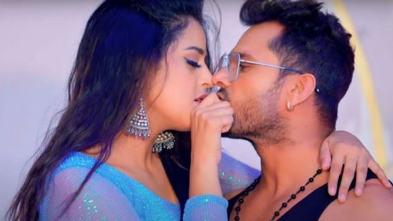 Bhojpuri Video: हसीना को देख डोला खेसारी लाल का मन, रोमांटिक वीडियो ने हिलाया इंटरनेट, यहां देखें क्लिप