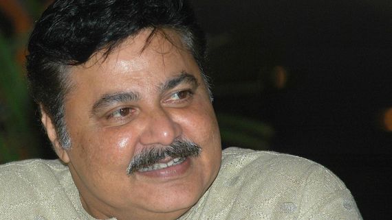 सतीश शाह के आखिरी 30 मिनट, घर पर हुए बेहोश  एम्बुलेंस में CPR, फिर अस्पताल पहुंचते ही..