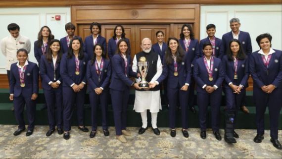 वर्ल्ड कप जीत के बाद PM मोदी से मिली महिला क्रिकेट टीम, हरमनप्रीत-स्मृति ने किया ऐसा खुलासा कि सब रह गए दंग!