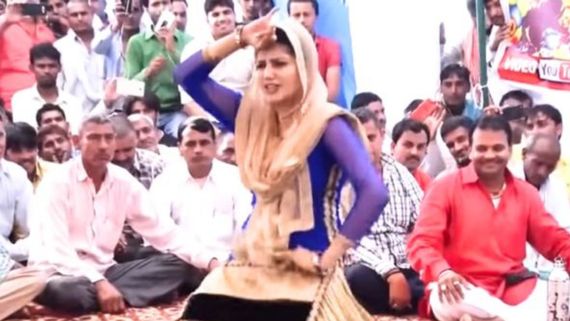 Haryanvi Song: सपना चौधरी ने स्टेज पर लगा दी आग, किया ऐसा कातिलाना डांस कि ताड़ती रह गई जनता