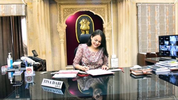 IAS टीना डाबी की पुरानी मार्कशीट हुई लीक! 10वीं-12वीं में मिले इतने नंबर कि जानकर दंग रह जाएंगे आप!