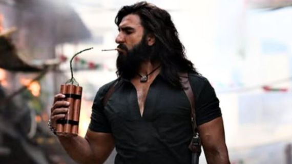  बॉक्स ऑफिस पर कहर ढाने के बाद अब OTT पर धूम मचाएगी 'धुरंधर' जानें कितने करोड़ के बिके फिल्म के राइट्स 