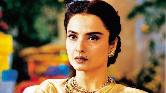 पिता के अंतिम संस्कार में क्यों नहीं गईं थीं रेखा? नाजायज बेटी के ताने सुनकर काटी उम्र, पापा ने नहीं अपनाया