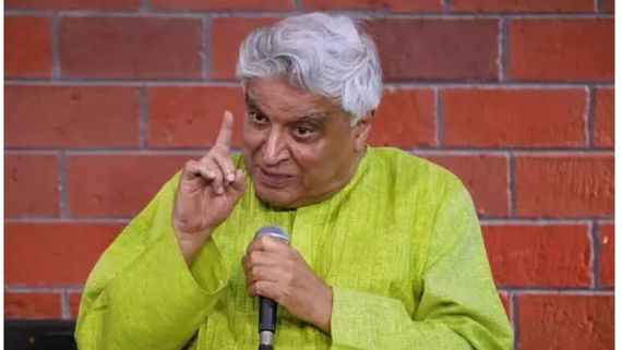 नए साल के पहले ही दिन बुरी तरह भड़के जावेद अख्तर, टोपी वाली फोटो के कारण शख्स को घसीट दिया कोर्ट में 