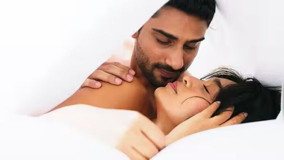 बिना कपड़ों के इस हसीना ने एक्टर के साथ शूट किया N*de सीन, बोली- ये बहुत जेंटलमैन हैं, कंफर्टेबल फील कराया 