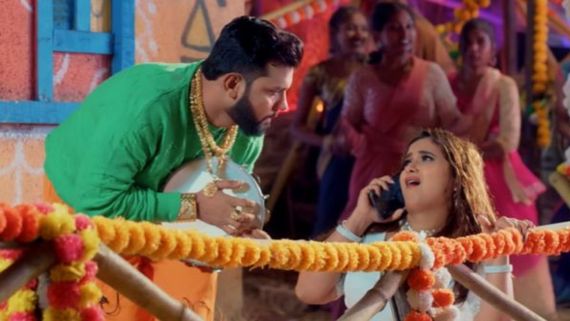 Holi 2026: खेसारी-पवन सिंह को पछाड़ होली क्वीन बनीं नीलम गिरी, होली के इस गाने ने इंटरनेट पर लगा दी आग