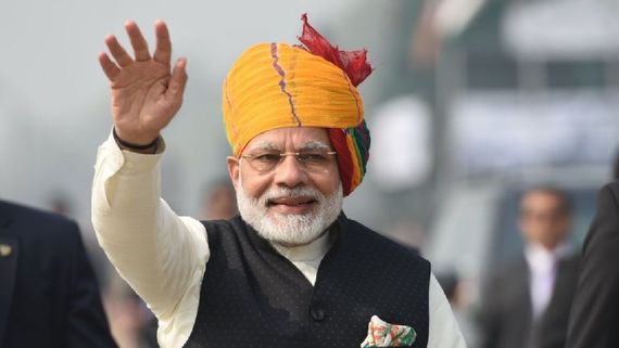 पीएम मोदी का 100 मिलियन का वर्ल्ड रिकॉर्ड, जानिए खुद किसे करते हैं फॉलो