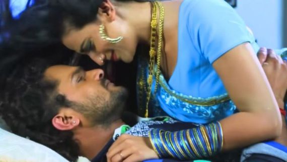Bhojpuri Video: खेसारी-अक्षरा के इंटीमेट वीडियो ने हिलाया इंटरनेट, बढ़ी वीडियो का लिंक मांगने वालों की डिमांड 