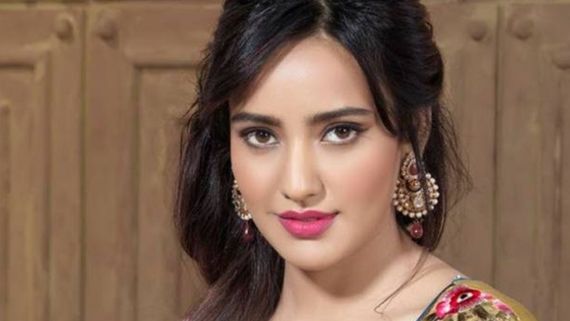 करोड़ों की मालकिन है 38 साल की ये फ्लॉप एक्ट्रेस, एक्सक्लूसिव कंटेंट के लिए मांग रही 290 रुपए, भयंकर ट्रोल