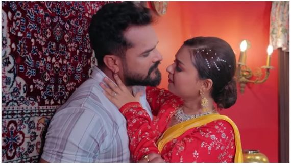 Bhojpuri Song: एक्ट्रेस ने लगाए ऐसे ठुमके कि खेसारी लाल यादव भी हार बैठे दिल, टूट पड़े 2 मिलियन व्यूज!