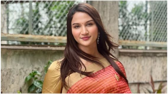 जेंडर का सबूत देने के लिए डॉक्टर के सामने उतारने पड़े कपड़े! अनाया बांगड़ का दर्दनाक खुलासा
