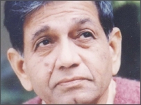 'रचना करने वाला अपनी जड़ों की ओर लौटता है'