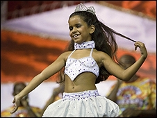 कार्निवल में नाचेगी जूलिया