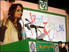 ज़माने के साथ मुशायरे भी बदल रहे हैं