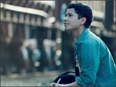 कान में 'उड़ान'