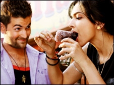 'प्रेम कहानी है लफ़ंगे परिंदे'