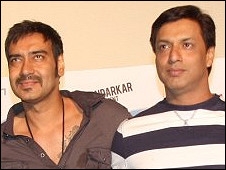  फ़ंक्शन में आओगे तो अवॉर्ड मिलेगा