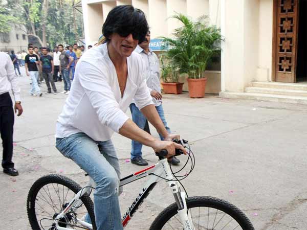 Shahrukh Khan misses Koyla movie shooting Shahrukh Khan misses Koyla movie shooting