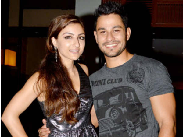 Kareena and Saif happy for Soha and Kunal engagement Kareena and Saif happy for Soha and Kunal engagement