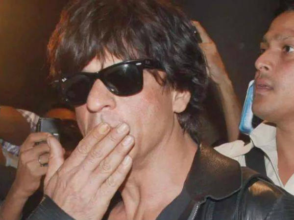Shahrukh Khan returned Mumbai after celebrating New Year at Dubai